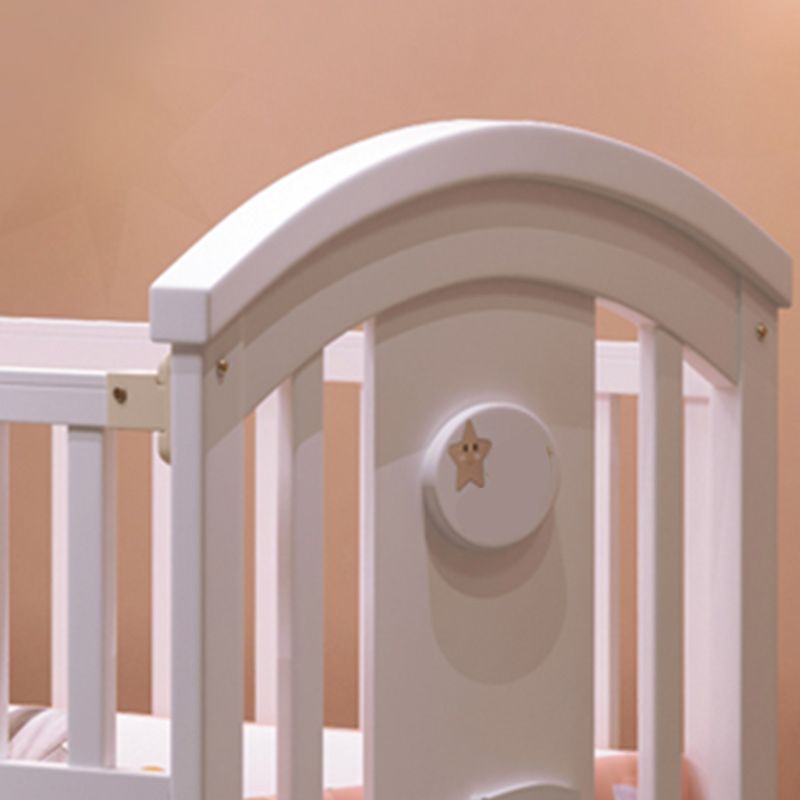 Modern Casters Nursery Crib Under Crib Storage Baby Crib with Guardrail