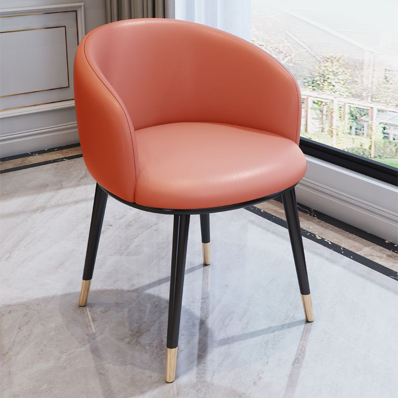 Silla de comedor con respaldo sólido y acabado mate de cuero moderno para dormitorio