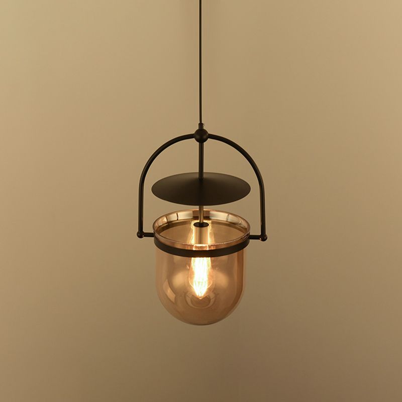 Lampada industriale a sospensione singola vintage lampada in ferro laccata con tonalità in vetro ambra