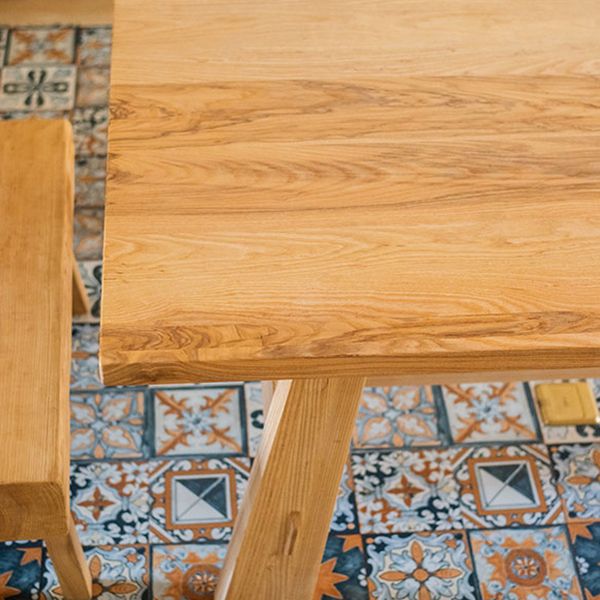 Tavolo da pranzo a rettangolo in legno massiccio in natura tavolo in legno contemporaneo con base di cavalletto