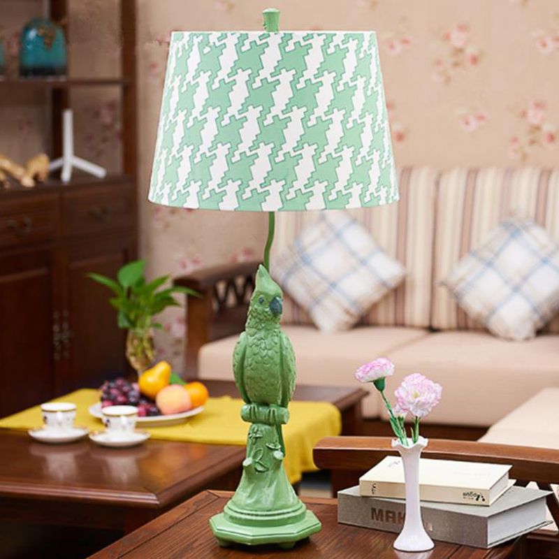 Lampe de bureau LED moderniste avec abat-jour en tissu, petite lampe de bureau à cône vert/blanc avec base d'oiseau