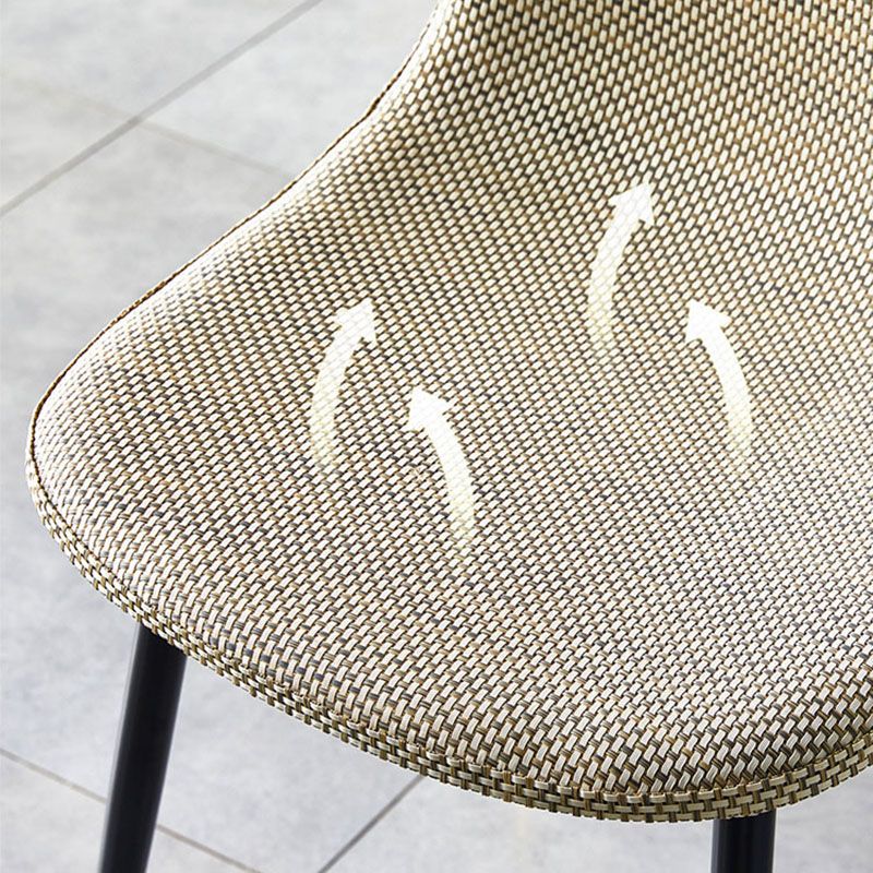 El plástico del diseño escandinavo que cena la silla lateral sin brazos del respaldo sólido de las sillas sin brazos