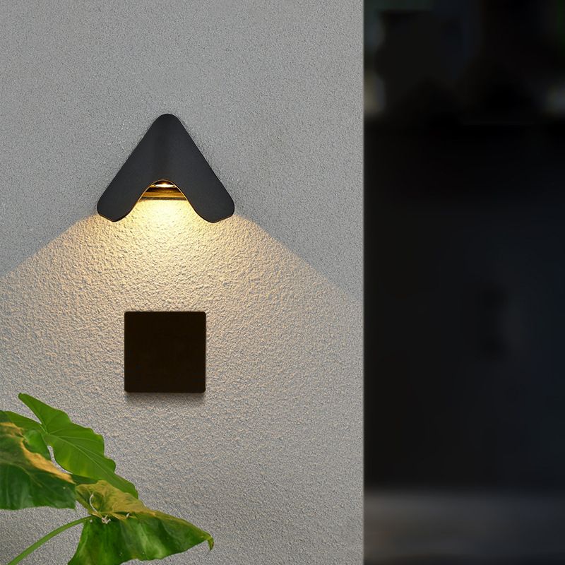 Arrowhead Shaped Waterproof LED Wall Sconce Modern Simplicity Thicken Aluminum Outdoor Wall Mount Lamp