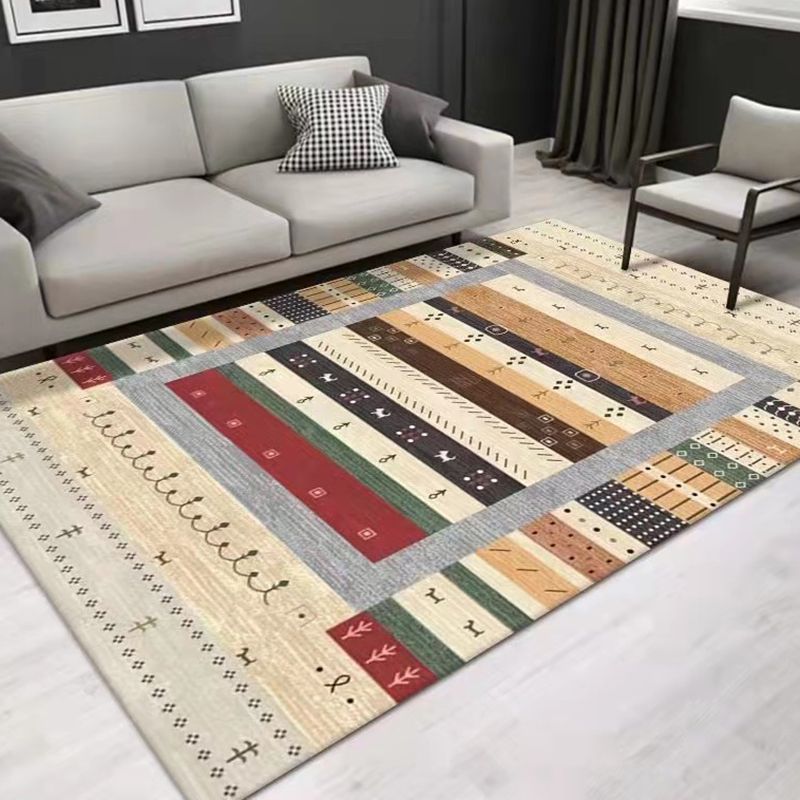 Beige Traditional Rug Polyester Graphic Rug Stain Resistant Rug for Living Room