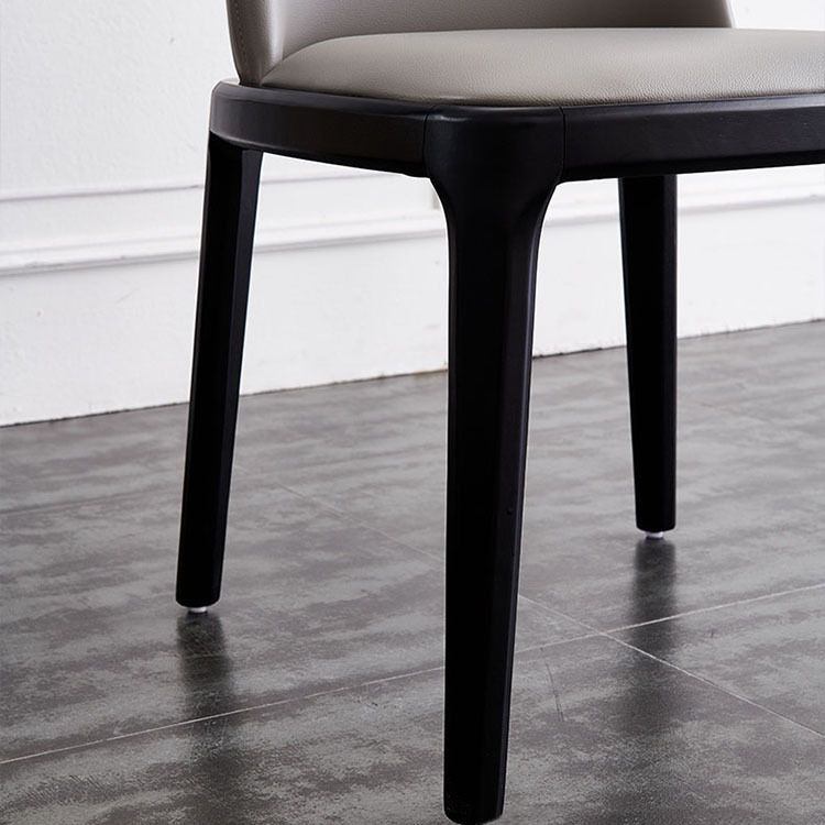 Silla auxiliar escandinava de cuero y madera de caucho Parsons Silla de comedor con acabado mate (juego de 2)