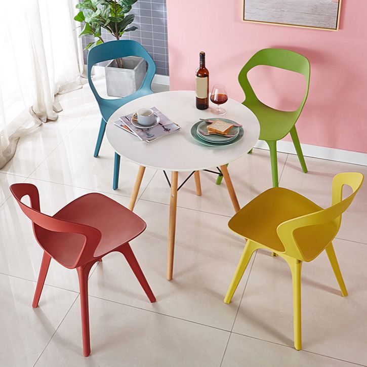 Contemporary Style Open Back Plastic 4 Legs Dining Side Chair for Home Use