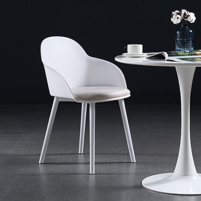 Silla de comedor estilo moderno Silla auxiliar con brazo de cocina y patas de plástico