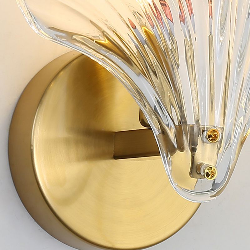 Shell Glass Shade 1 - Light Wall Sconce Metal Wall Armed Light in Clear and Gold