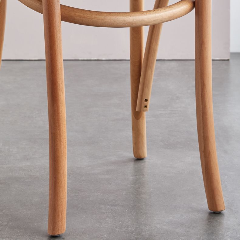 La madera de haya del estilo moderno preside el sistema de comedor de la cocina del lado trasero de Windsor