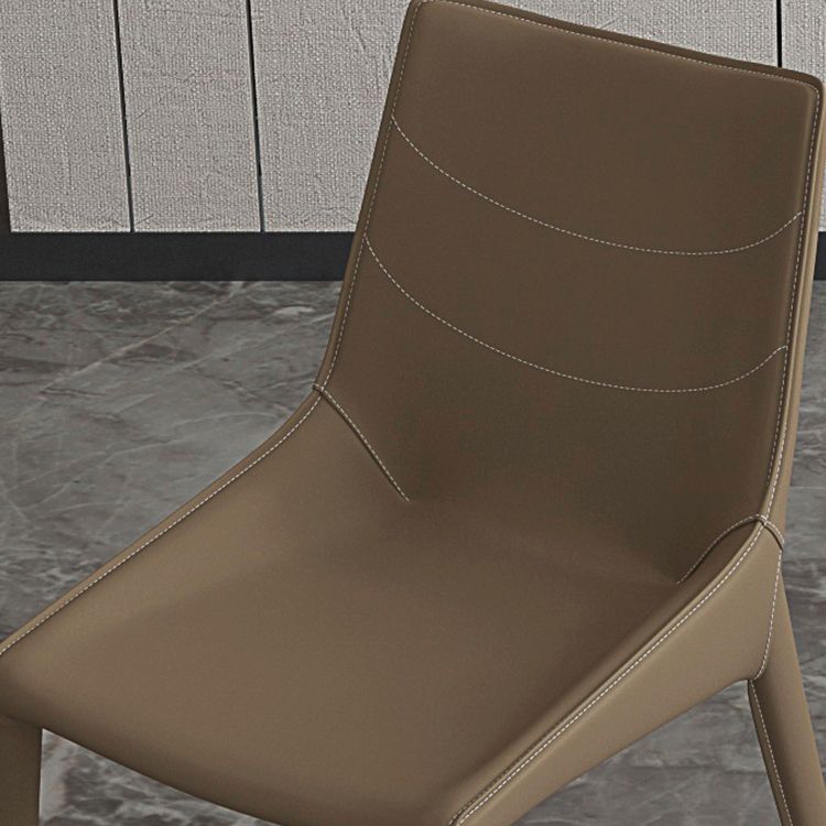 Chaise de salle à manger contemporaine en simili cuir, finition mate, dossier solide