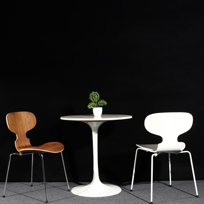 Silla de comedor de madera escandinava con respaldo de orejas y acabado mate (juego de 4)