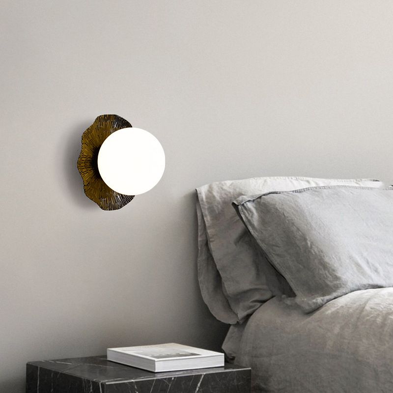 Single Modernism Golden/Black Wall Mounted Sconce Shaded Wall Light for Foyer