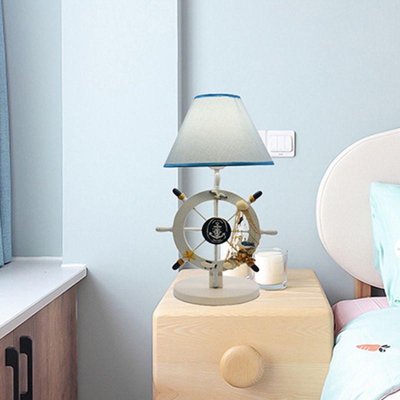 Lampada da tavolo da comodino costiera con piombo da tavolo da comodino costiero con il cono conco