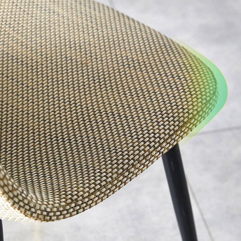 El plástico del diseño escandinavo que cena la silla lateral sin brazos del respaldo sólido de las sillas sin brazos