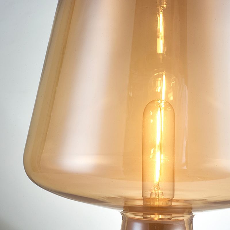 Lampada rustica simile a un coglione da comtorente in vetro ambra a bulbo singola illuminazione da camera da letto con base di cemento