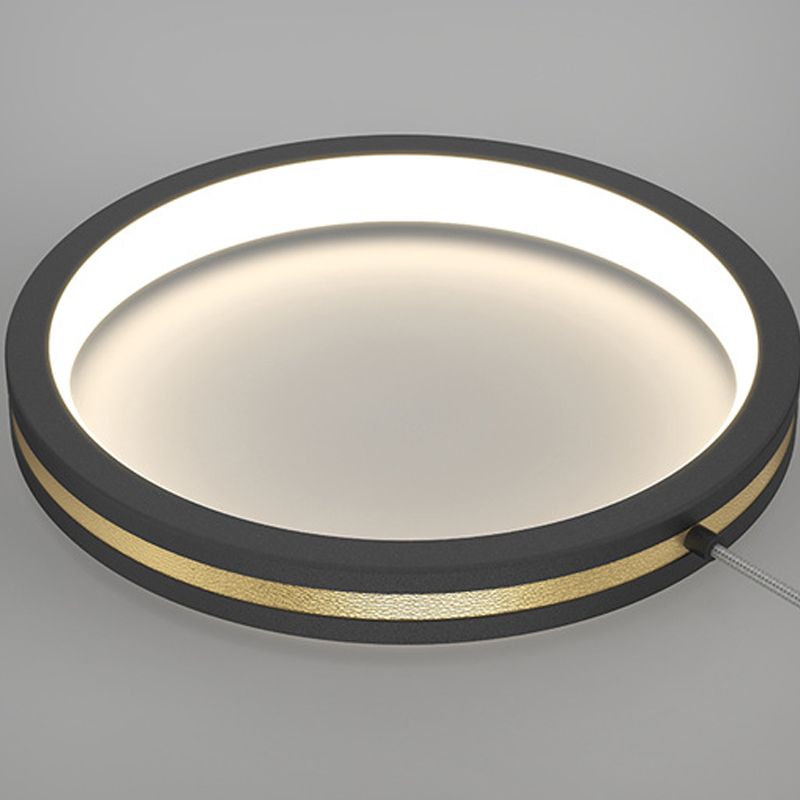 Éclairage mural en métal de forme géométrique