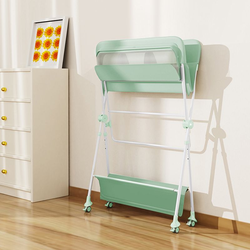 Modern Metal Baby Changing Table Safety Rails Changing Table With 4 Wheels