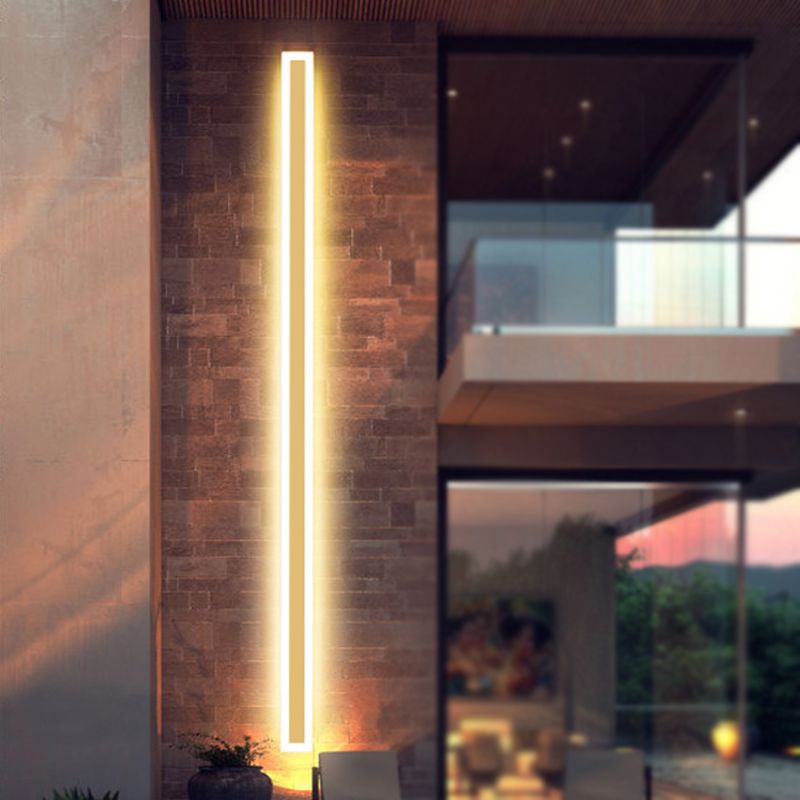 Zeitgenössische Streifenleuchte Leuchte Metallic LED Outdoor -Wandlampe in goldenem, warmem/weißem Licht
