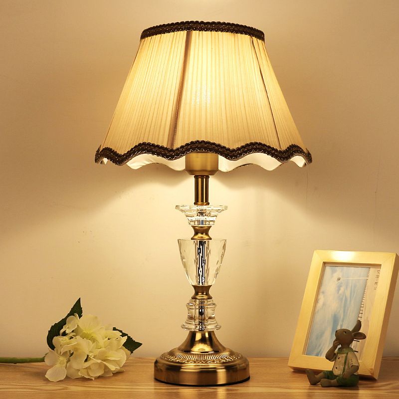 Lampe de table de nuit festonnée dorée, éclairage de table de chevet moderne à prisme en cristal biseauté à 1 ampoule
