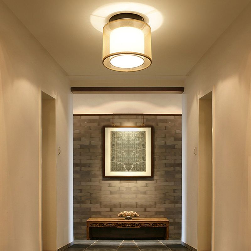 Traditionelle geometrische halbspüchen Deckenleuchte in der Nähe des Deckenlichts