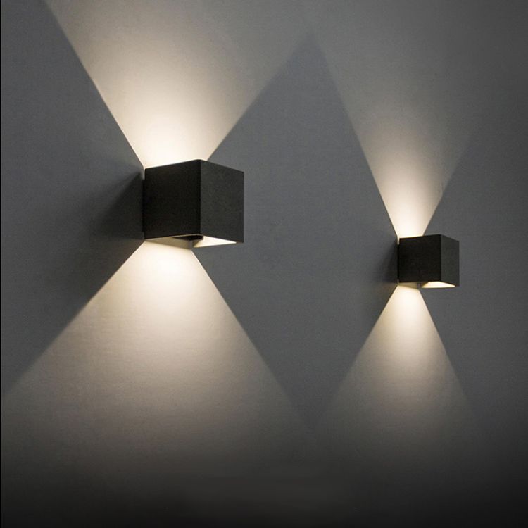 Quadratische Metallwandlampen 1-Licht-LED Moderne Außenwandhalterlampe für Garten