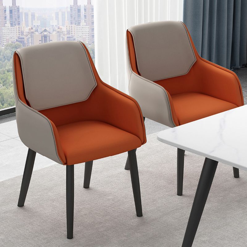 Sillones de comedor de cuero Sillas tapizadas con brazos con respaldo macizo y patas negras