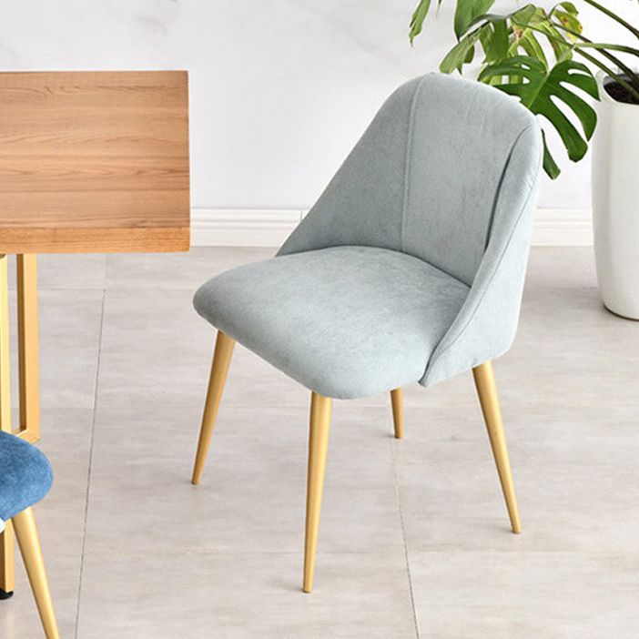 Sillas de comedor sin brazos contemporáneas de metal Silla mate Parsons de tela para Brasserie