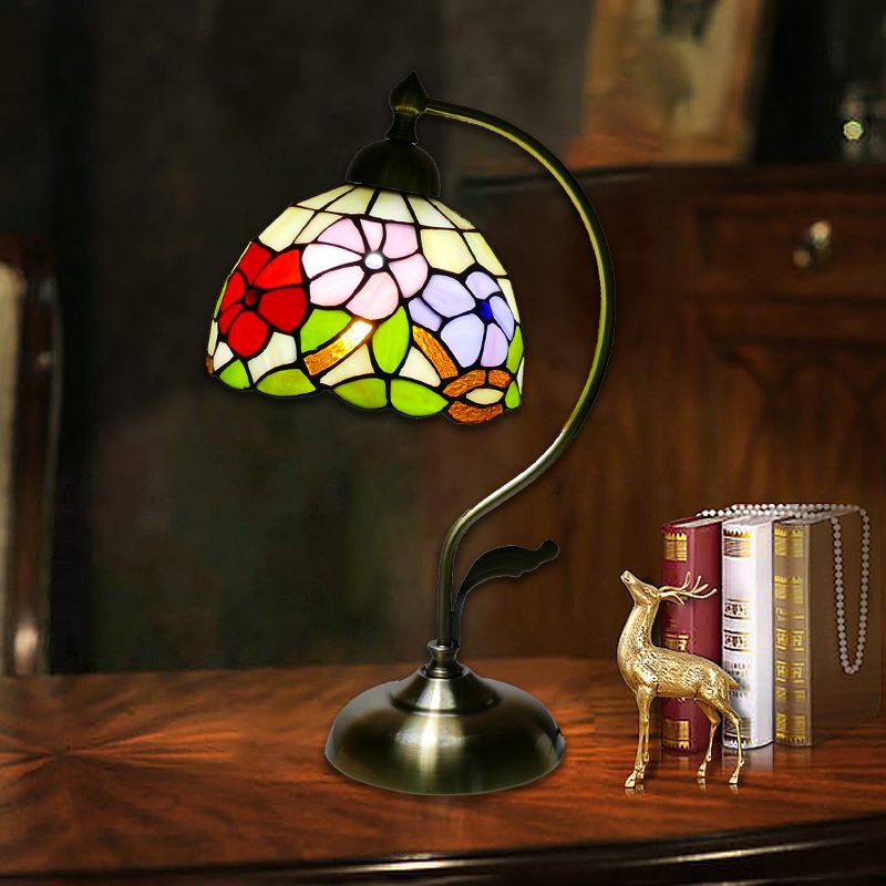 Lámpara de mesa de cuello de cisne 1 cabeza de metal tiffany luz de noche con sombra de vidrieras para restaurante