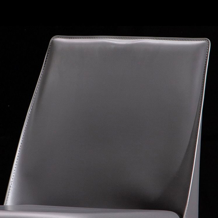 Moderner Parsons Side Chair Mattes Finish Leder gebogener Armloser Stuhl