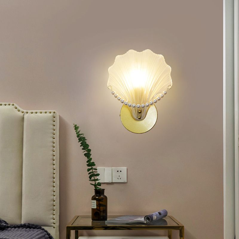 Modern Shell Wall Lamp 1-Light Wall Mount Lamp with Glass Shade for Bedroom