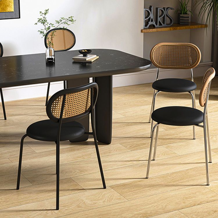 Les chaises contemporaines de salle à manger en métal ont tapissé la chaise sans bras pour l'usage à la maison