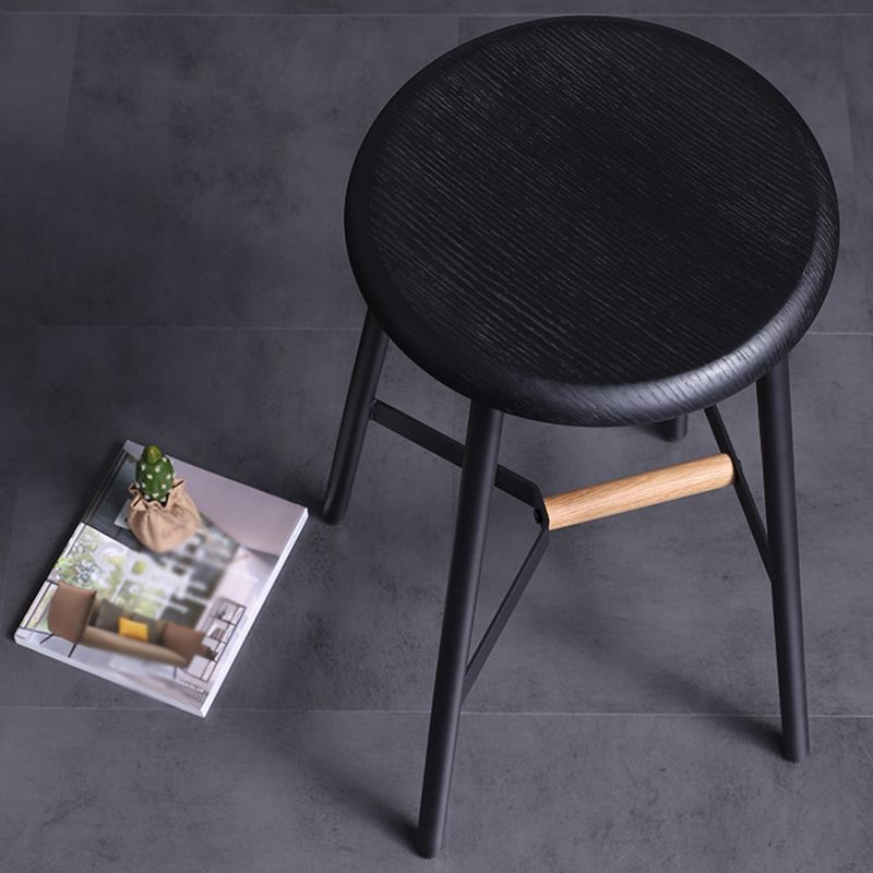 Taburetes de bar negros escandinavos, taburetes de bar sin respaldo de madera y metal con asiento redondo