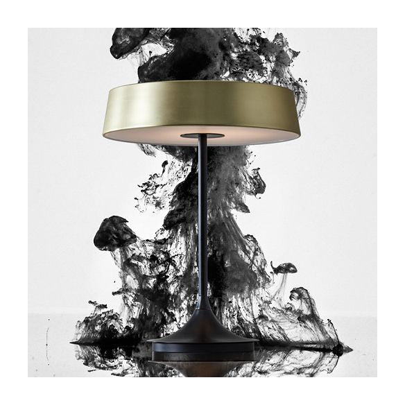 Lampada da tavolo a forma di tamburo in metallo stile minimalista LED per camera da letto e lampada da notte
