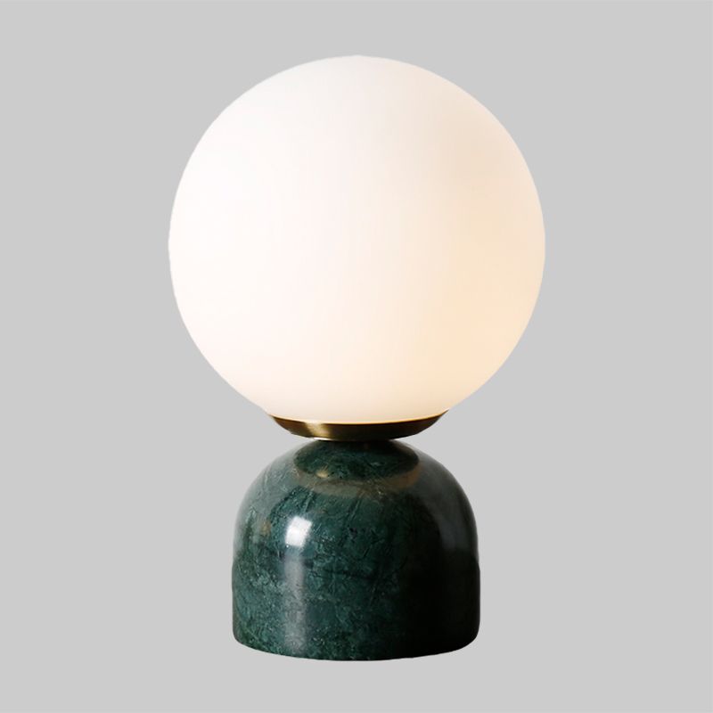 1 tâche de chevet de tête éclairage vert moderne petite lampe de bureau avec un globe nulle en verre blanc
