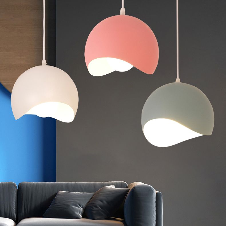 Lámpara colgada con cúpula de aluminio Macaron de 1 luce con diseño de borde de olas