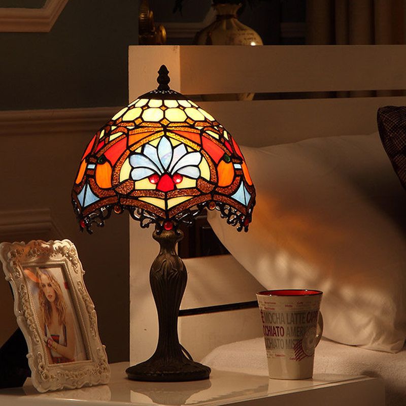 1 table de salon de tête claire Tiffany lampe de nuit brun foncé avec une nuance en verre coupé perroquet peint