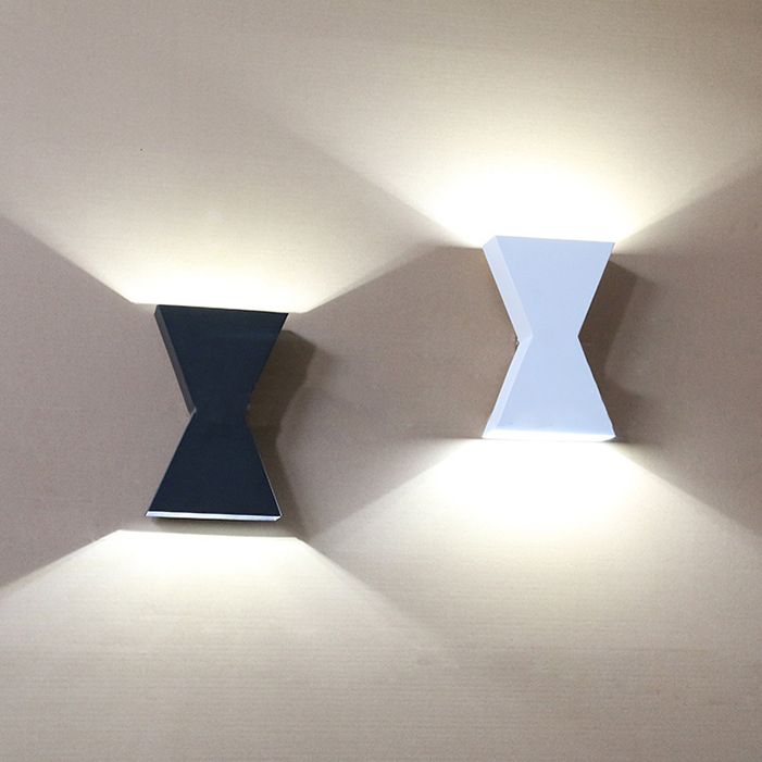 Black/White Hourglass Shade Wall Washer Light Contemporary Led Metal Wall Lamp in White/Warm Lighting