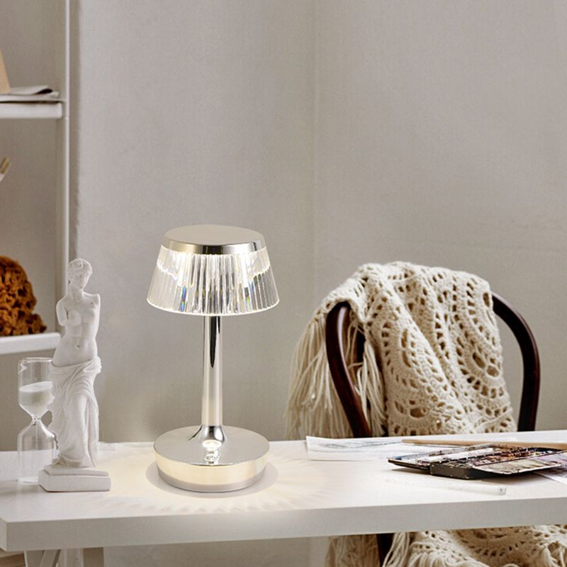 Minimalistische Nachttischlampe Metall Schlafzimmer LED -Tischleuchte