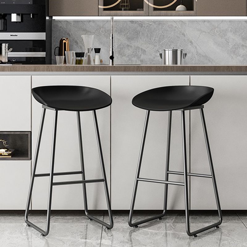 Contemporary Bucket Counter Bar Stool Armless Plastic Bar Stool with Footrest, Iron Base