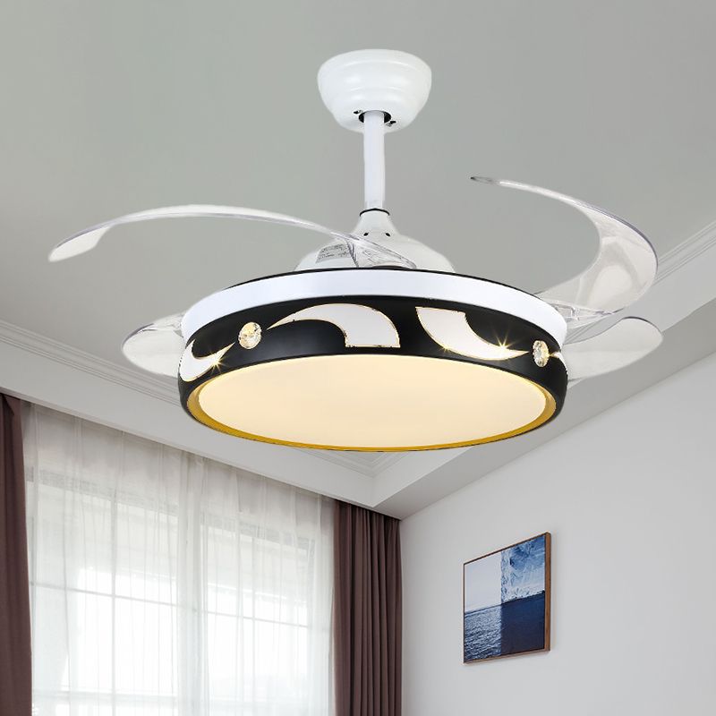 42,5 "W Drum Anhänger Lüfterlampe Moderne Acryl-Schwarzweiß 4-Blade-LED Semi Flush Deckenlicht mit Sonnen- und Mondmuster