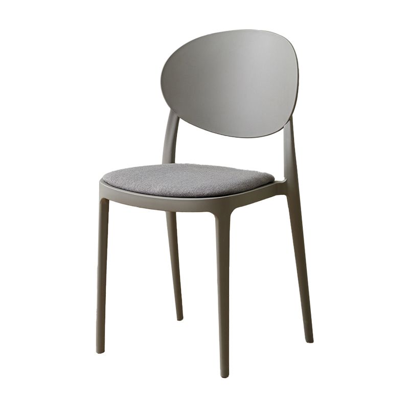 Silla de comedor de plástico escandinavo con respaldo abierto y acabado mate