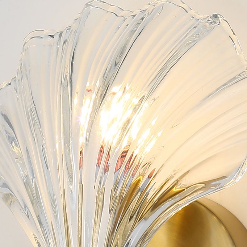Shell Glass Shade 1 - Light Wall Sconce Metal Wall Armed Light in Clear and Gold