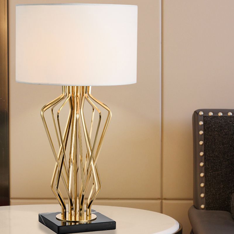 Acabado dorado Lámpara de mesa de metal de 1 bulbo de acabado con cilindro negro/blanco
