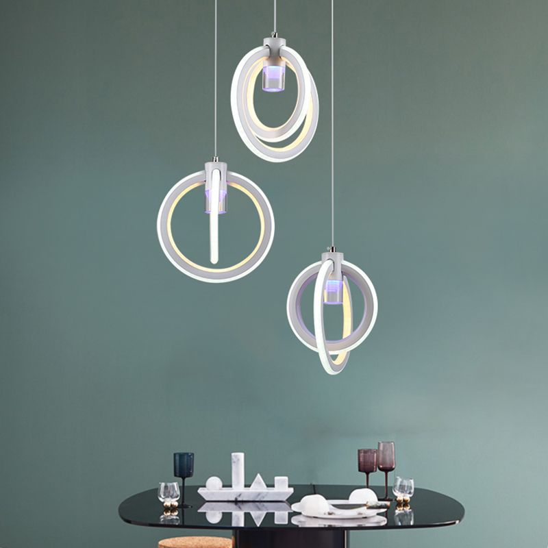 Costilla acrílica de órbita simple Coste de 3 luces Luz de techo colgante para sala de estar para sala de estar