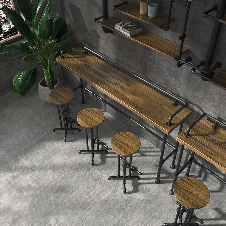 Sgabelli da bar in legno in stile industriale senza schienale da 28,74 "H con bancone con sedile rotondo