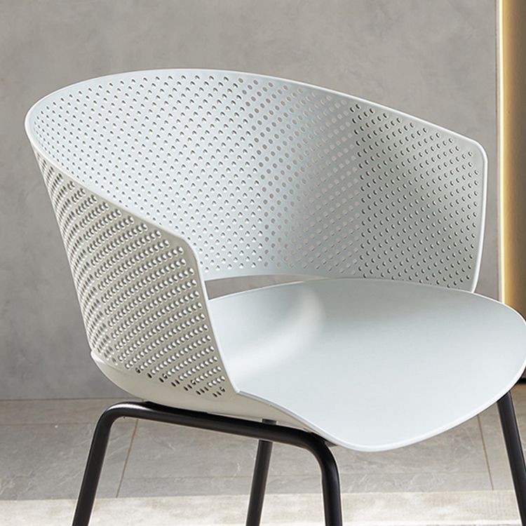 Silla de comedor contemporánea con respaldo abierto y patas de metal para cocina