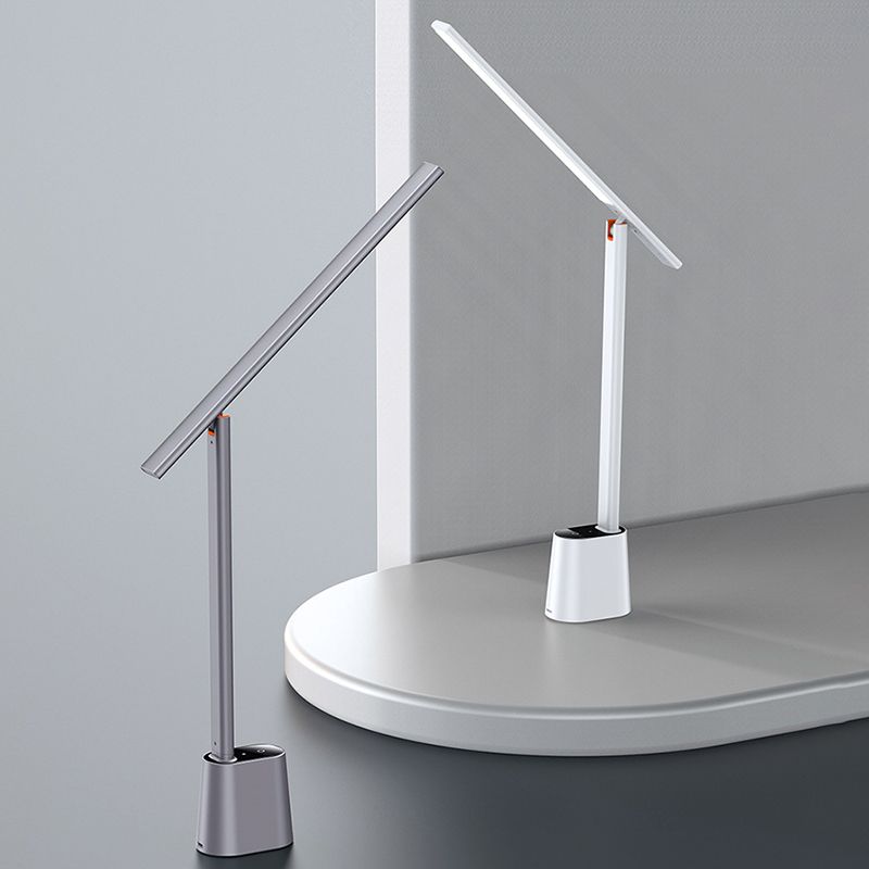 Lampe de table à LED concise moderne lampe de table linéaire en métal pour chambre à coucher