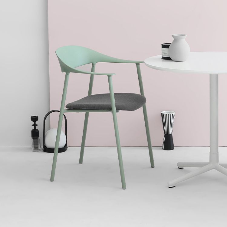 Finishale mate Scandinave Dining Arm Chaise Plastique Plastique Open Doss Dining Chaise