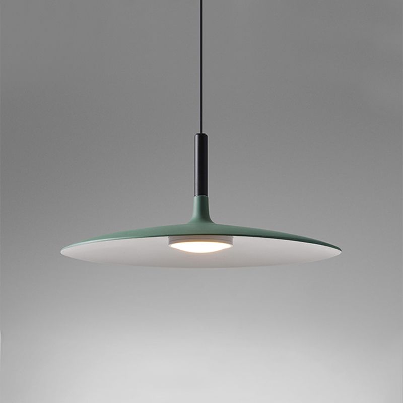 Style de concepteur petit pendentif luminaire en métal.