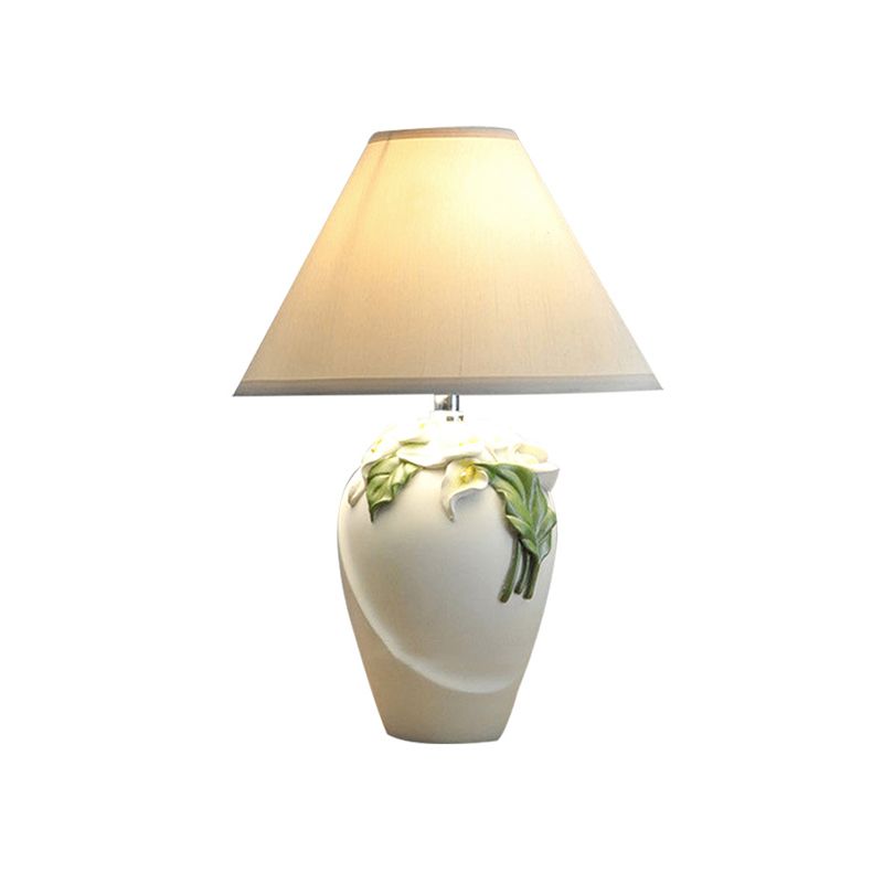Lampe de table Calla Lily en résine, lampe de chevet à 1 ampoule, blanche, avec abat-jour conique en tissu